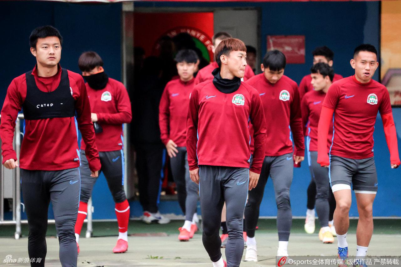 河南嵩山龙门改名后首次训练