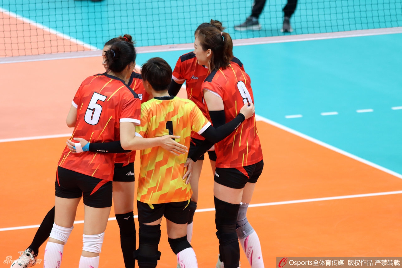 [全运]河南女排0-3遭上海横扫 朱婷伤停变送水工