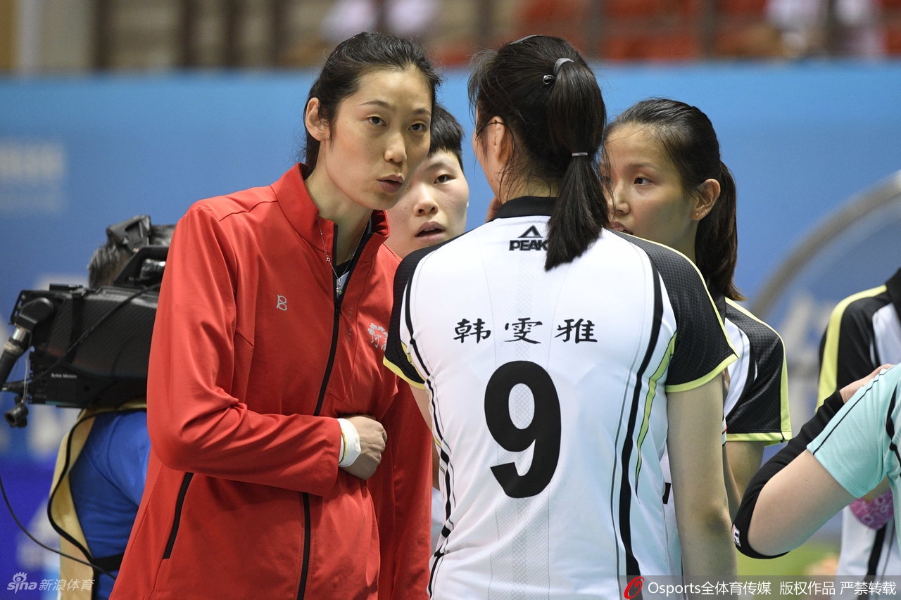 [全运]河南女排0-3遭上海横扫 朱婷伤停变送水工
