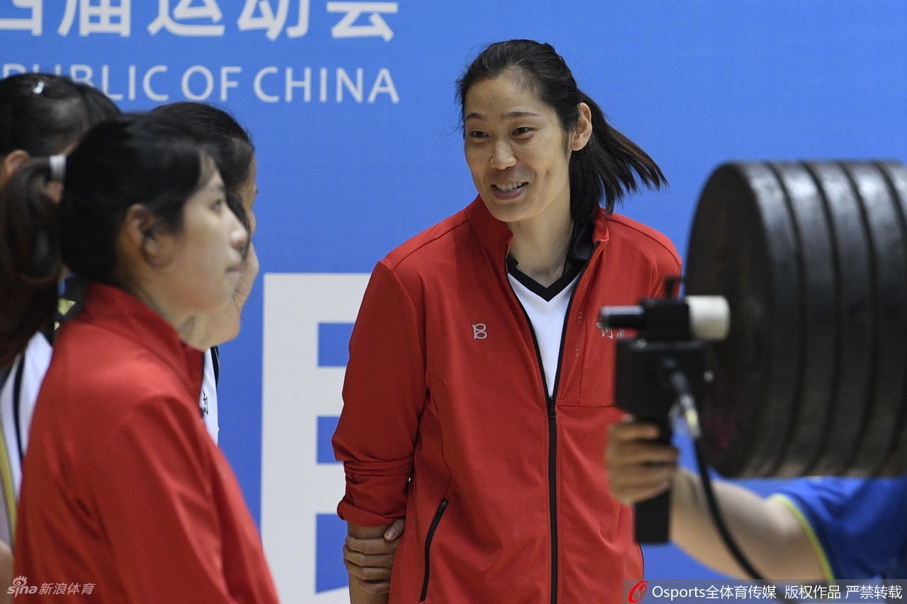 [全运]河南女排0-3遭上海横扫 朱婷伤停变送水工