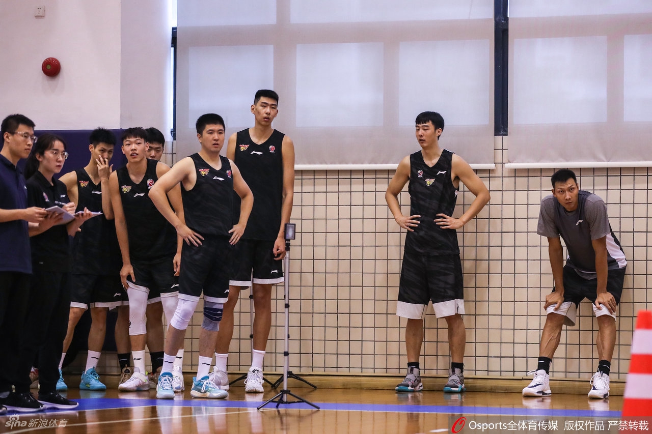 广东男篮通过CBA体能测试 易建联王者归来