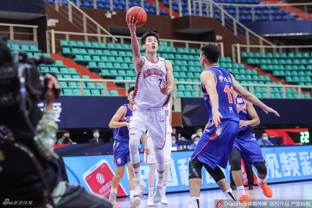 [CBA季前赛]新疆89-88上海 王哲林16+9