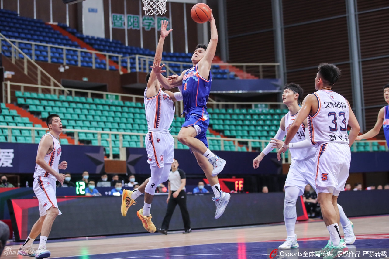 [CBA季前赛]新疆89-88上海 王哲林16+9