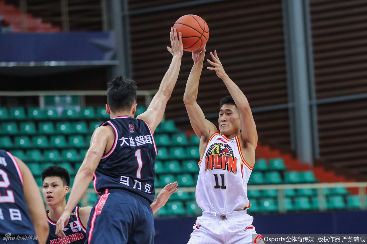 [CBA季前赛]广东70-74吉林 易建联15分