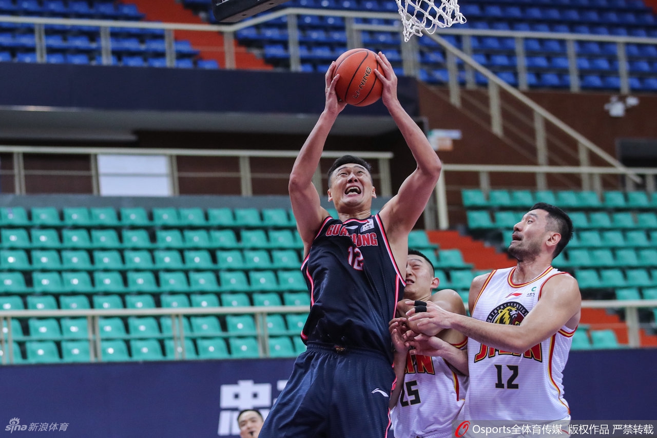 [CBA季前赛]广东70-74吉林 易建联15分