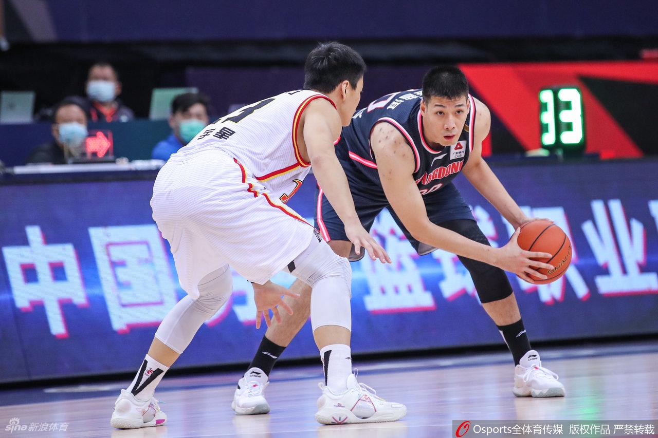 [CBA季前赛]广东70-74吉林 易建联15分