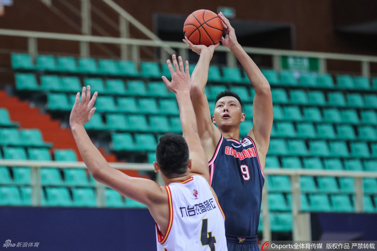 [CBA季前赛]广东70-74吉林 易建联15分