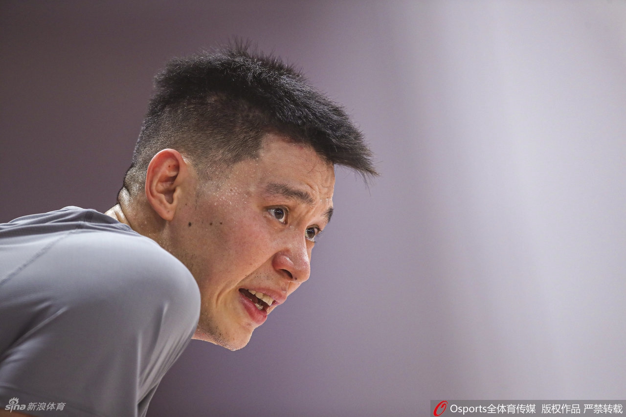 林书豪现身赛前热身 挥汗如雨期待上阵