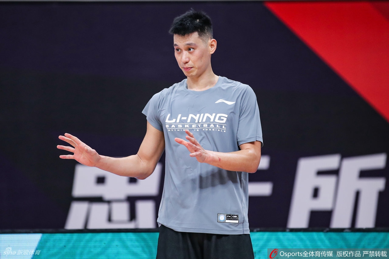 林书豪现身赛前热身 挥汗如雨期待上阵