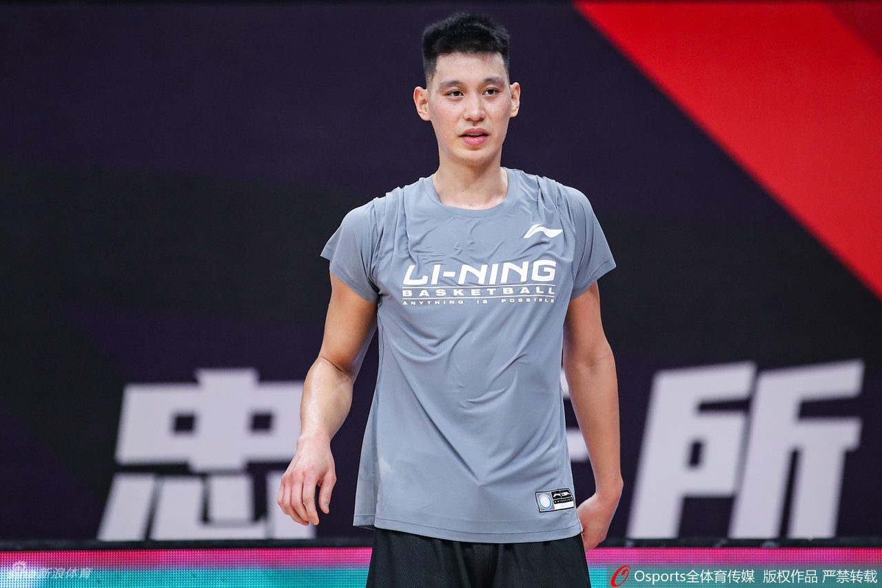 林书豪现身赛前热身 挥汗如雨期待上阵