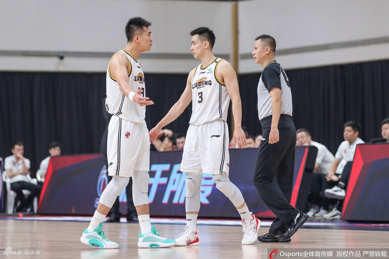 郭艾伦向裁判抱怨接连吃T 被直接驱逐出场