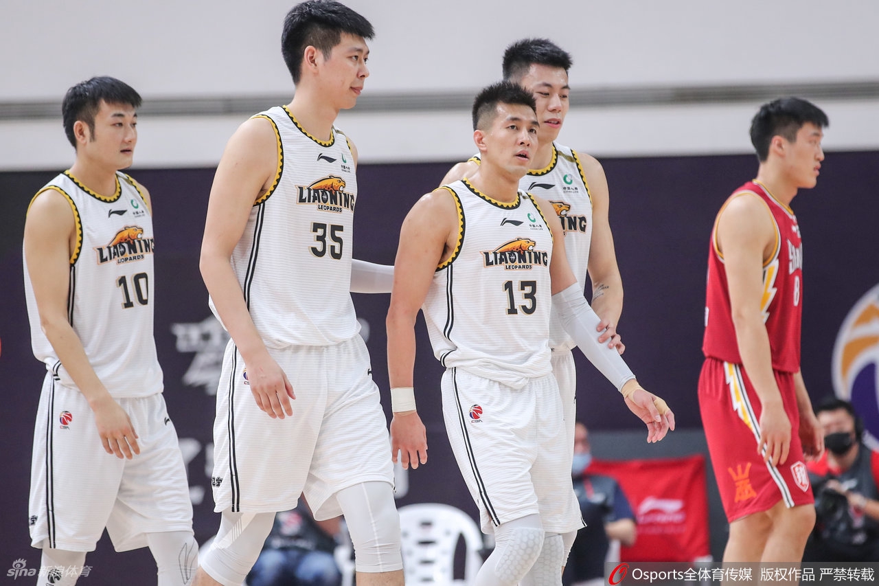 郭艾伦向裁判抱怨接连吃T 被直接驱逐出场