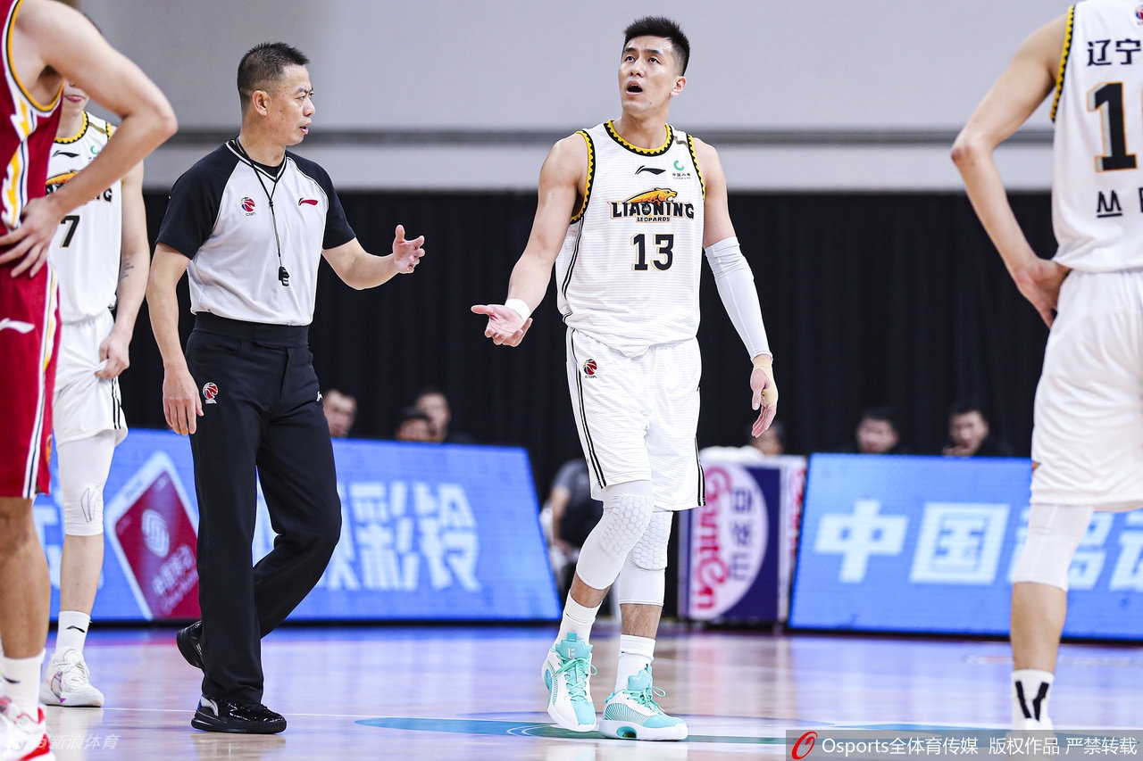 郭艾伦向裁判抱怨接连吃T 被直接驱逐出场