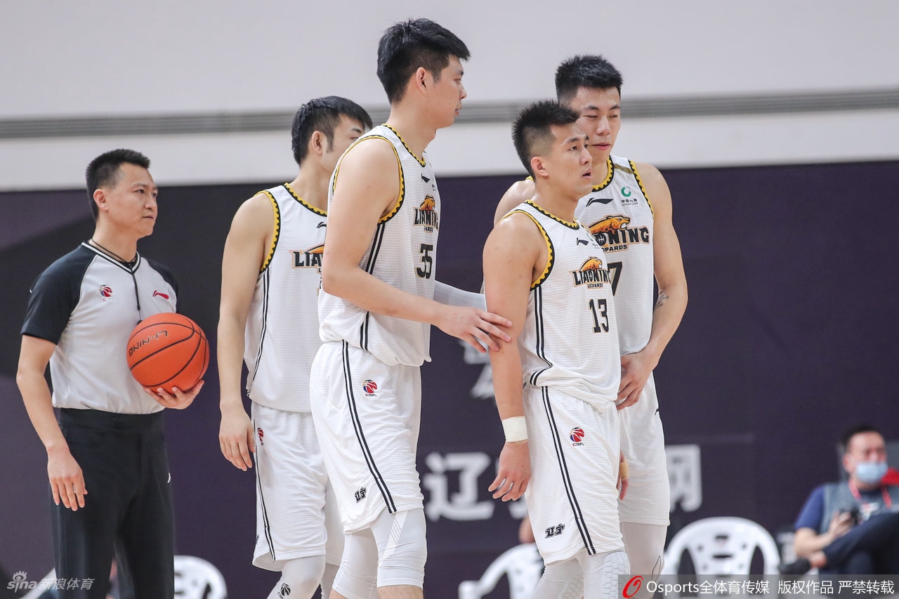 郭艾伦向裁判抱怨接连吃T 被直接驱逐出场