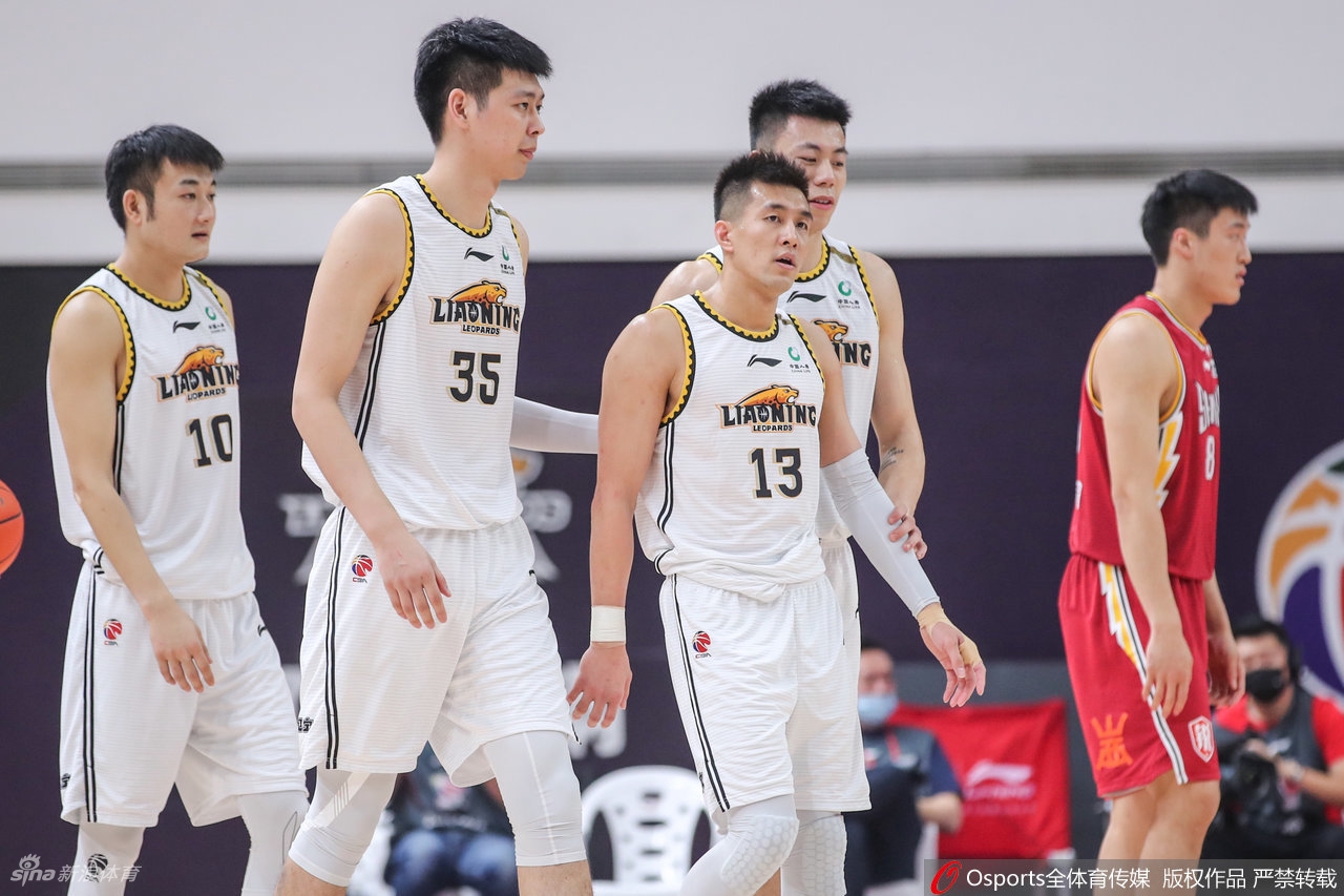 郭艾伦向裁判抱怨接连吃T 被直接驱逐出场