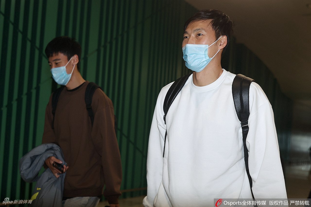 北京国安队抵沪训练 侯永永领衔亮相