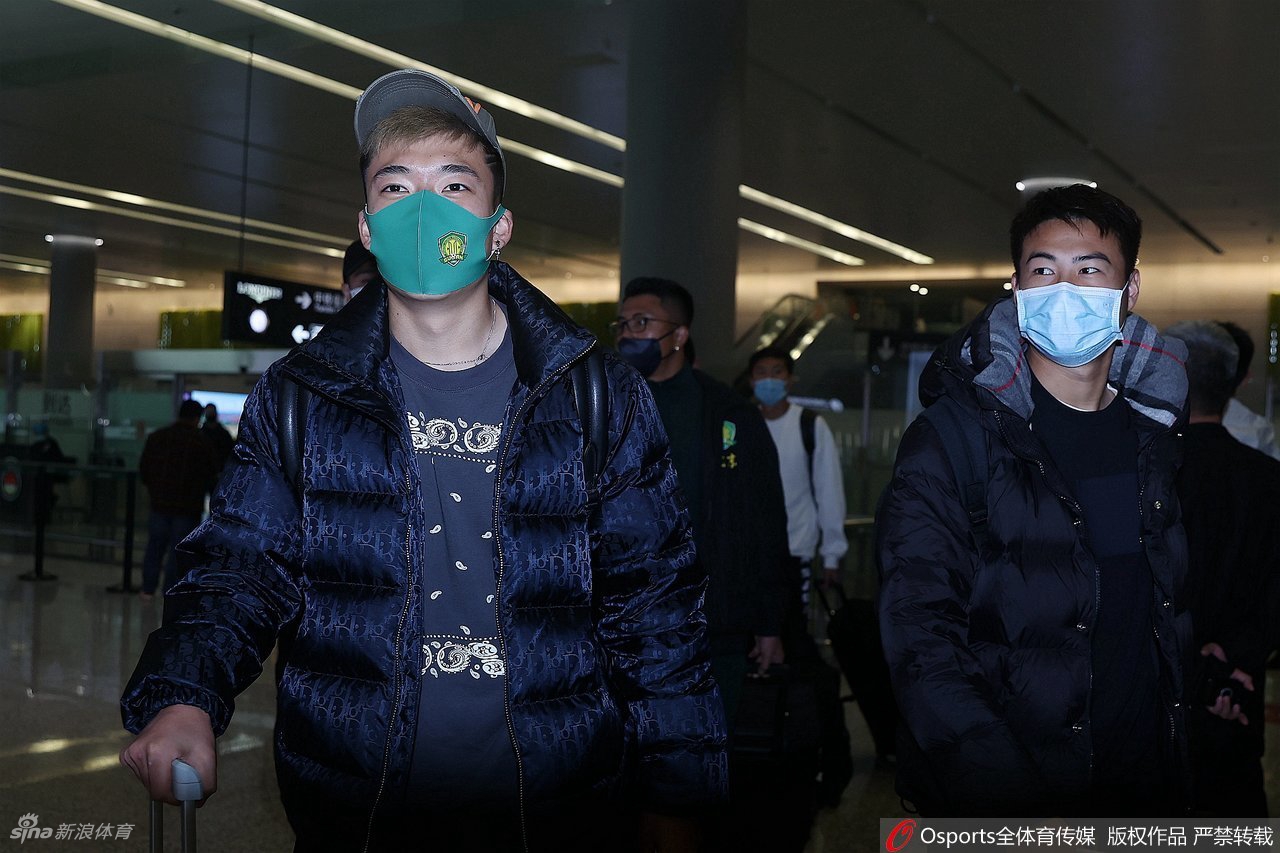 北京国安队抵沪训练 侯永永领衔亮相