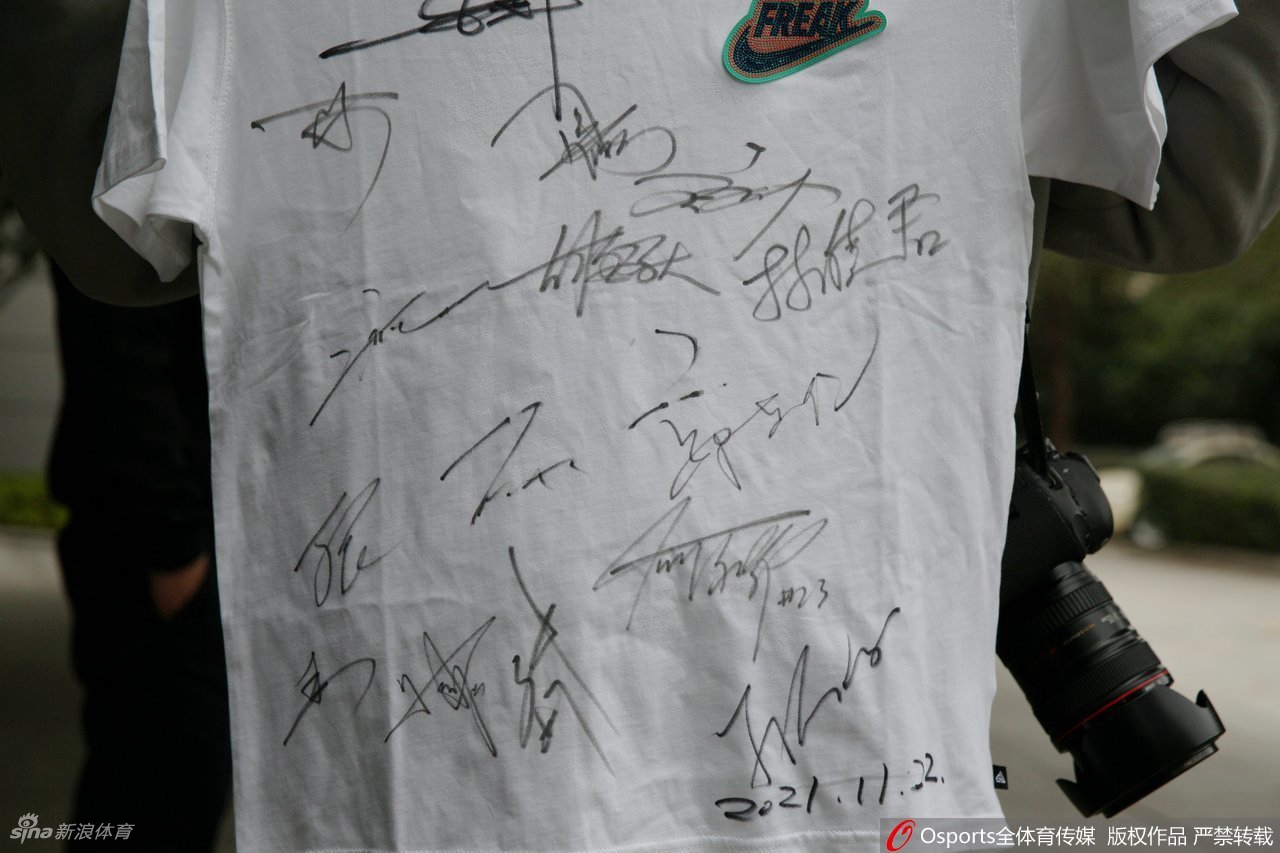 出征预选赛！中国男篮启程前往日本