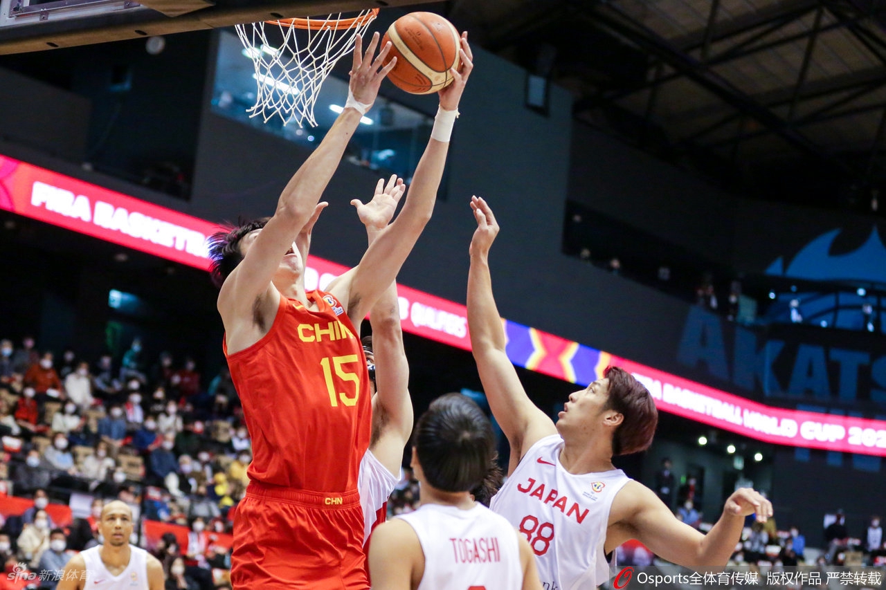 [男篮世预赛]中国男篮79比63战胜日本男篮