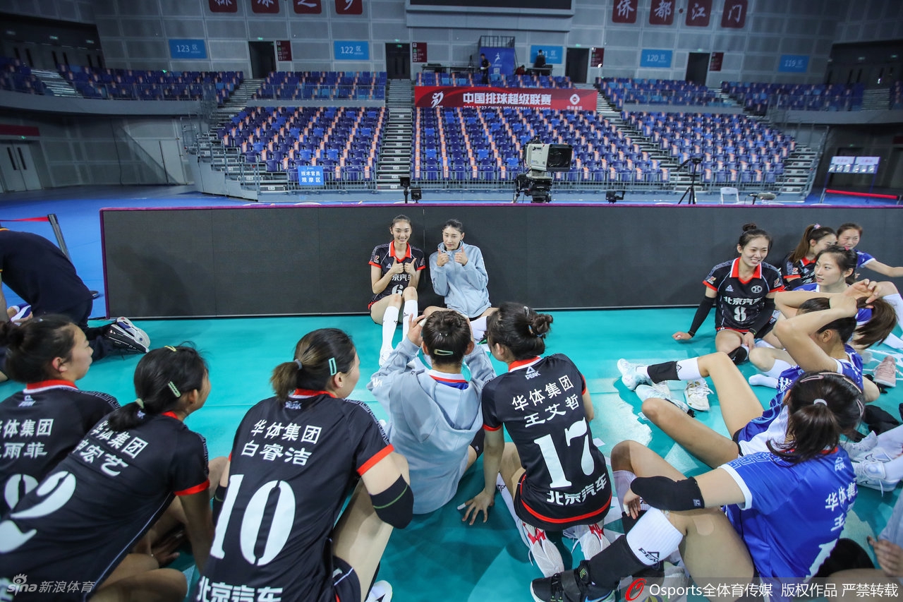 上海女排外援金软景展现魅力 队友对手变迷妹