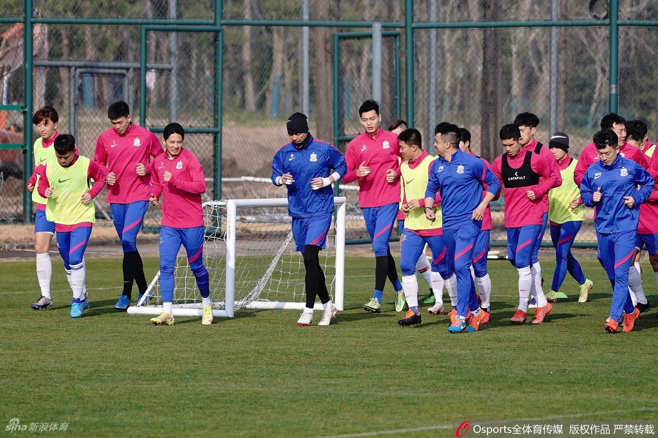 申花新帅吴金贵领衔新赛季开放日：主要任务是保级