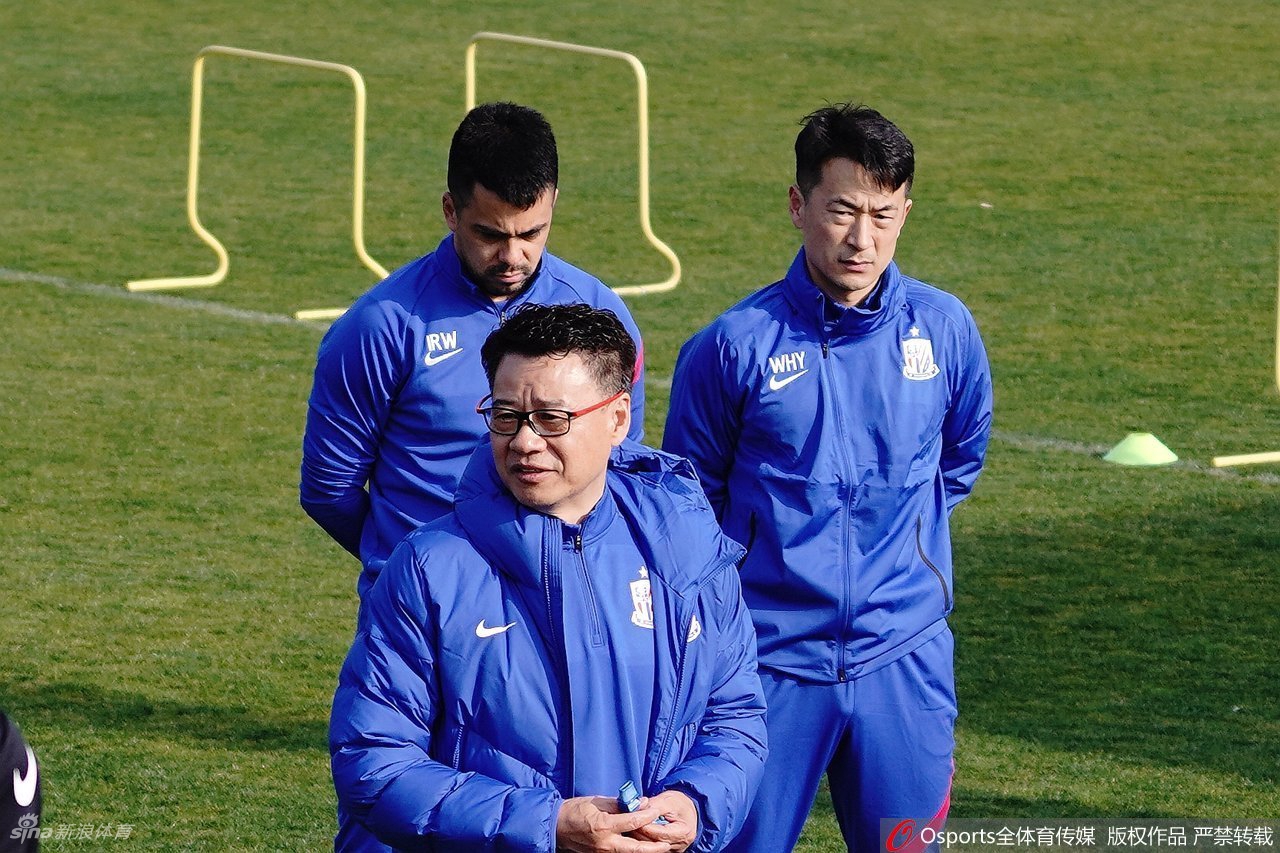 申花新帅吴金贵领衔新赛季开放日：主要任务是保级