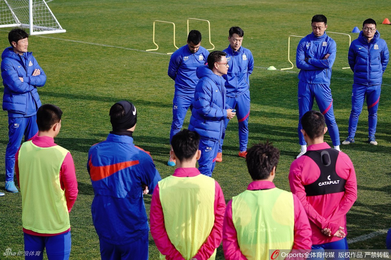 申花新帅吴金贵领衔新赛季开放日：主要任务是保级