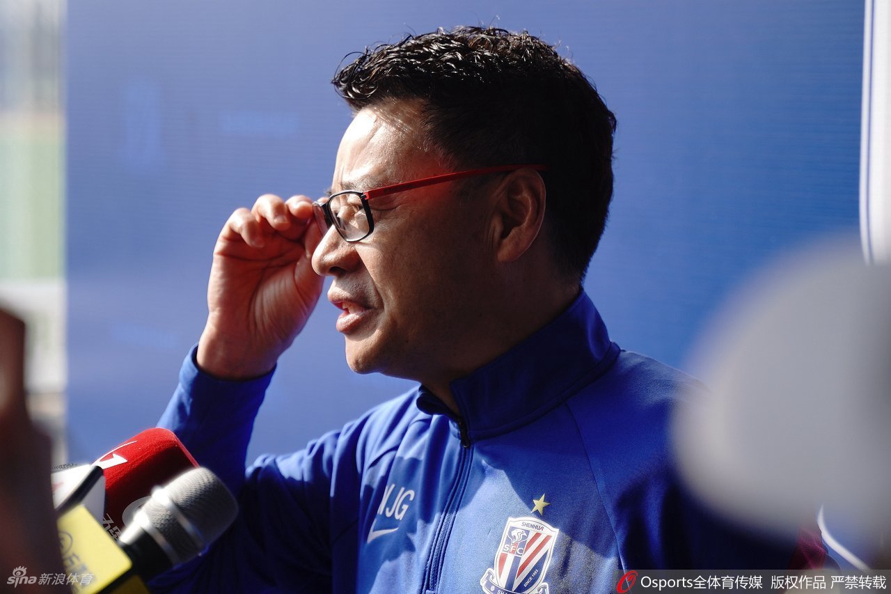 申花新帅吴金贵领衔新赛季开放日：主要任务是保级