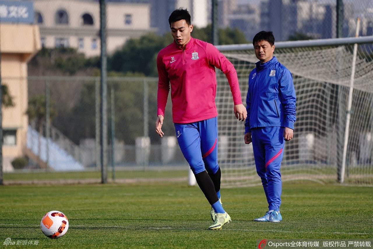 申花新帅吴金贵领衔新赛季开放日：主要任务是保级