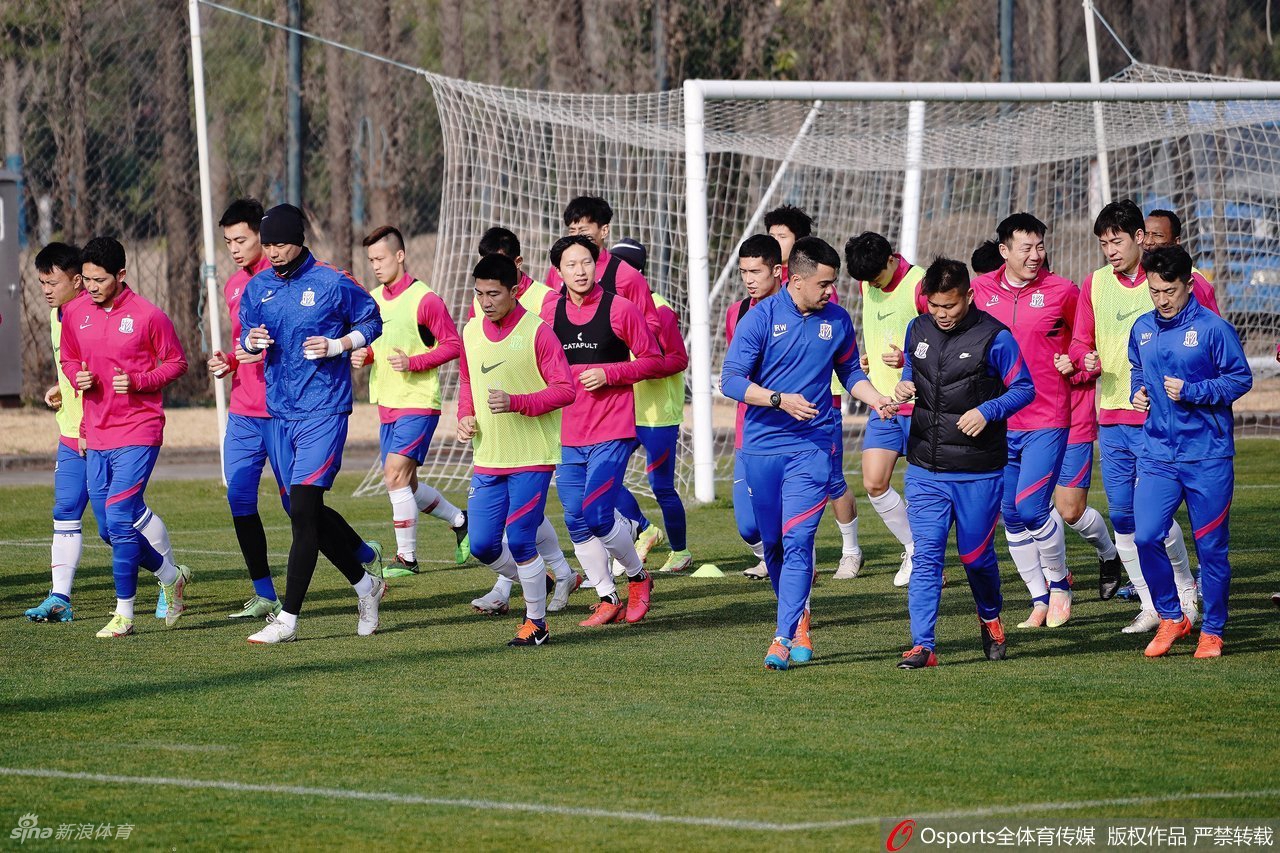 申花新帅吴金贵领衔新赛季开放日：主要任务是保级