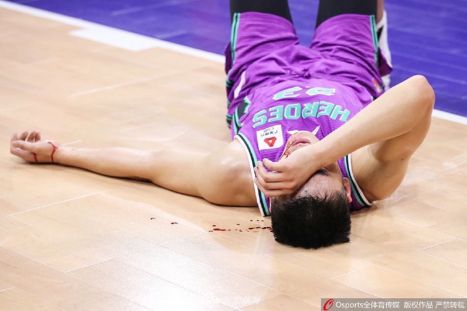 2021-2022赛季CBA联赛关键词：血染赛场