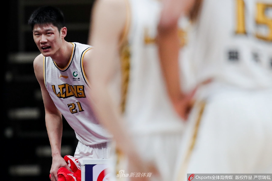 2021-2022赛季CBA联赛关键词：血染赛场