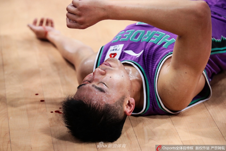 2021-2022赛季CBA联赛关键词：血染赛场