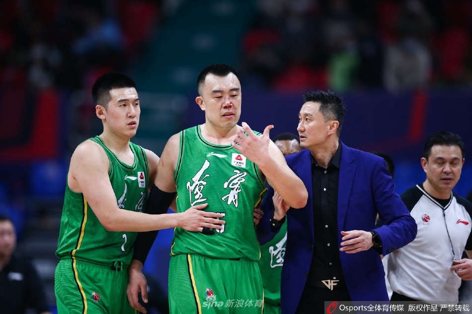 2021-2022赛季CBA联赛关键词：血染赛场