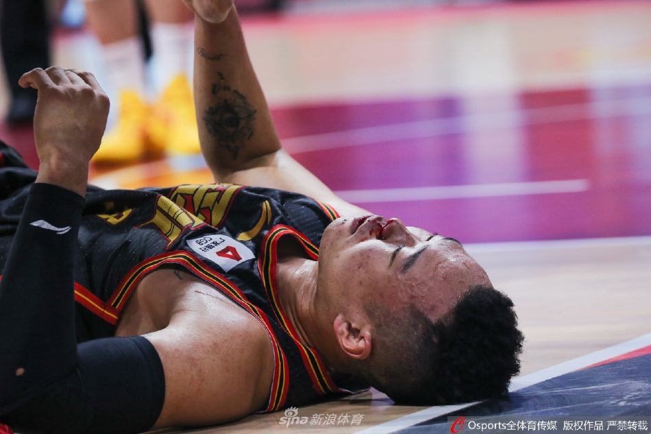 2021-2022赛季CBA联赛关键词：血染赛场