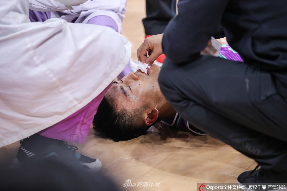 2021-2022赛季CBA联赛关键词：血染赛场