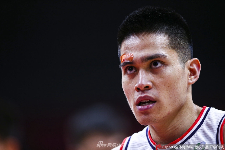 2021-2022赛季CBA联赛关键词：血染赛场