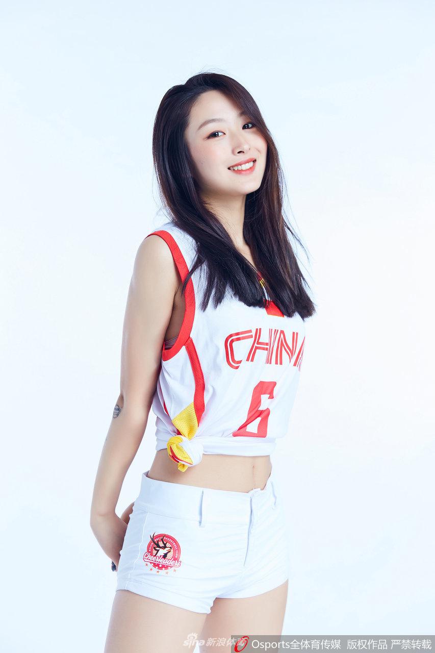 靓丽篮球宝贝为中国男篮打气 这颜值什么水平