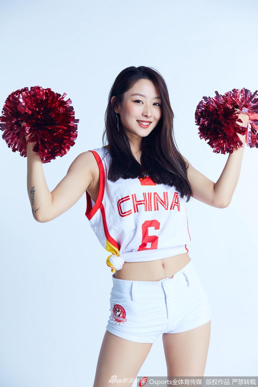 靓丽篮球宝贝为中国男篮打气 这颜值什么水平