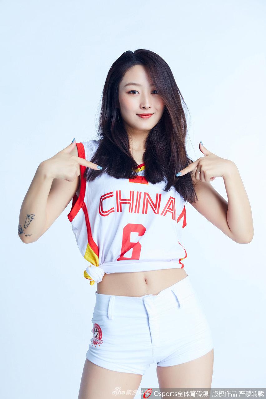靓丽篮球宝贝为中国男篮打气 这颜值什么水平