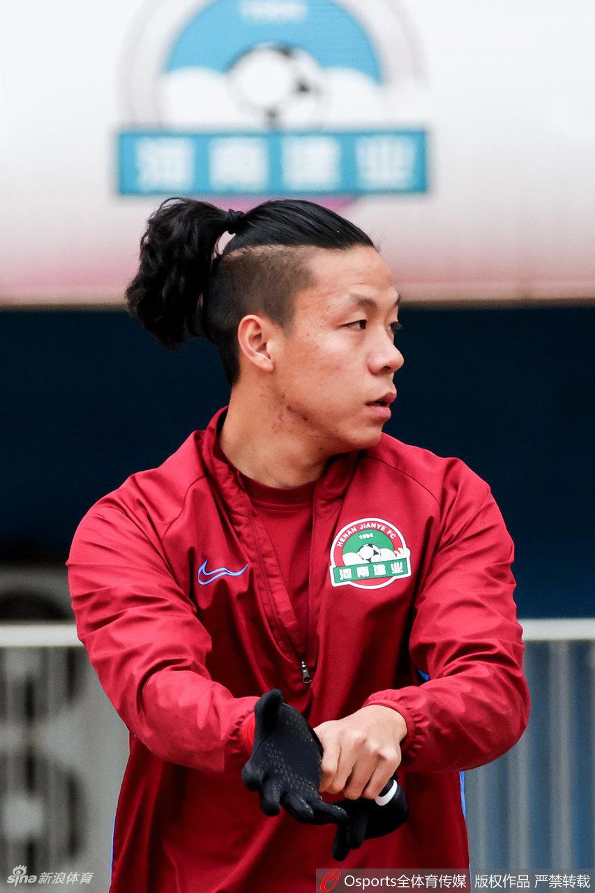 河南嵩山龙门改名后首次训练