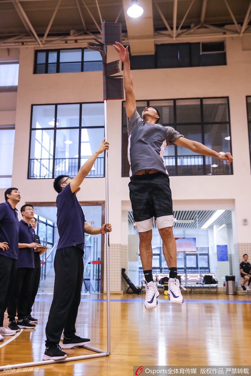 广东男篮通过CBA体能测试 易建联王者归来