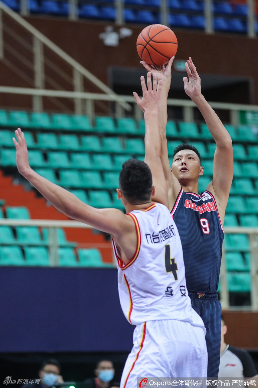 [CBA季前赛]广东70-74吉林 易建联15分