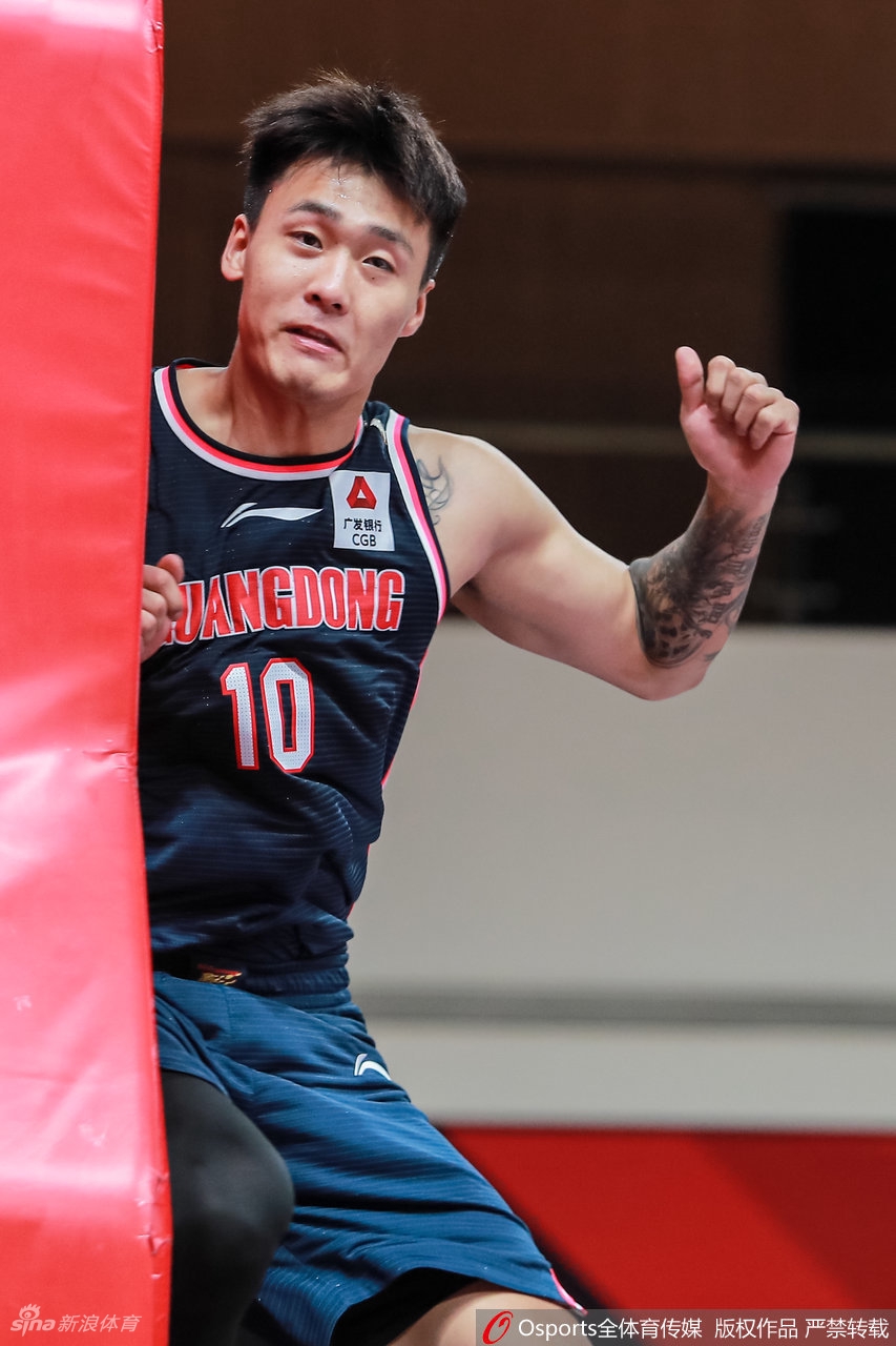 [CBA]青岛90-103广东 胡明轩25分