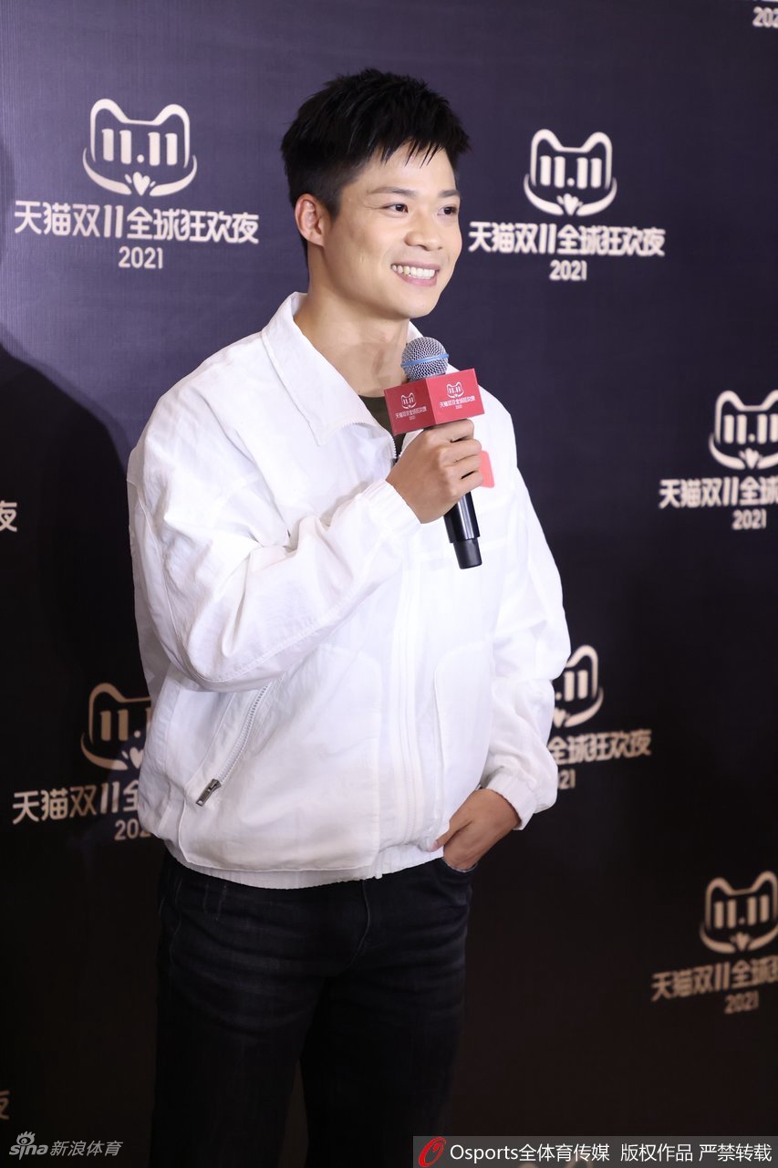 苏炳添现身双11狂欢夜 为冬奥送鼓励