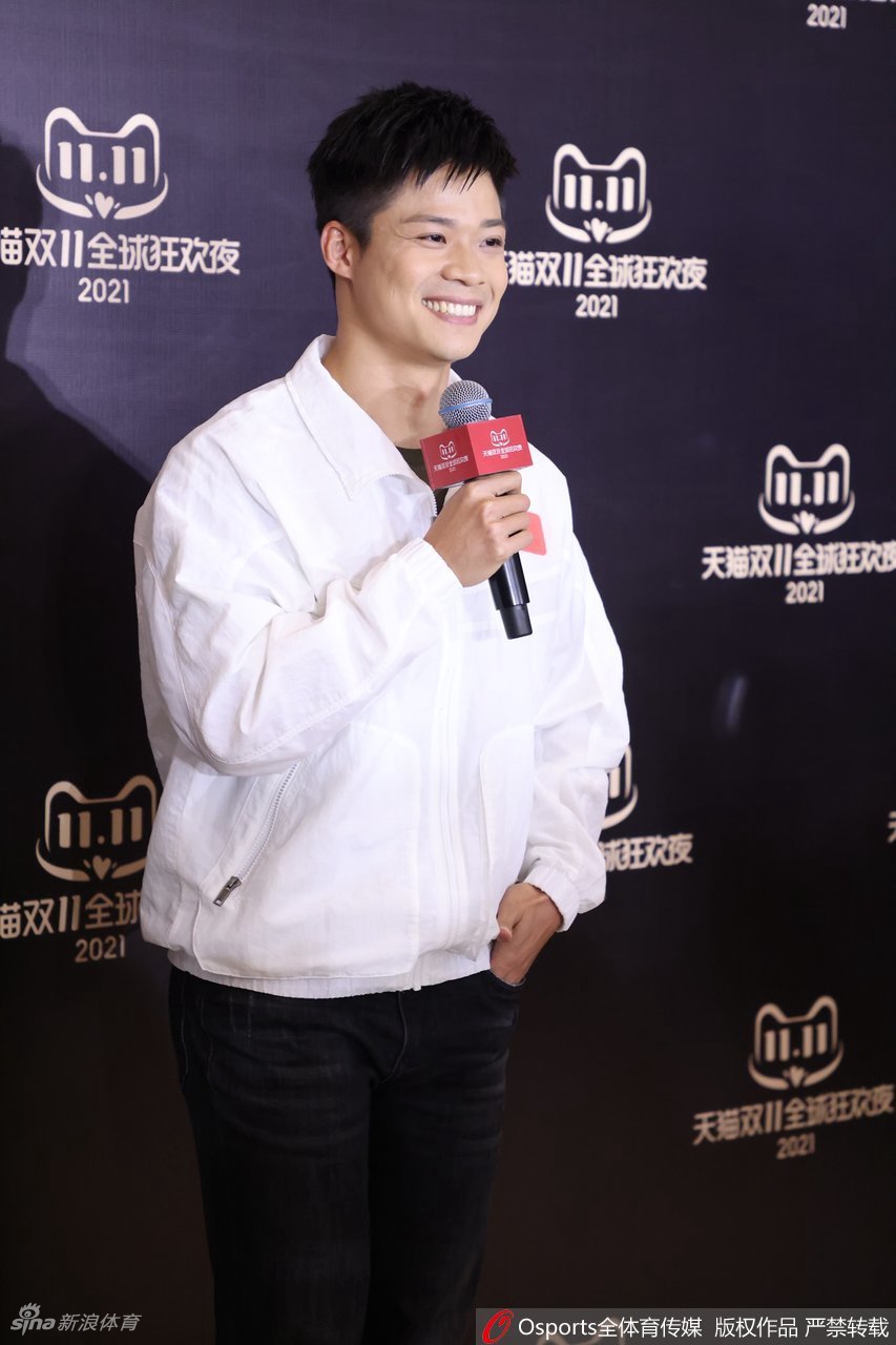 苏炳添现身双11狂欢夜 为冬奥送鼓励