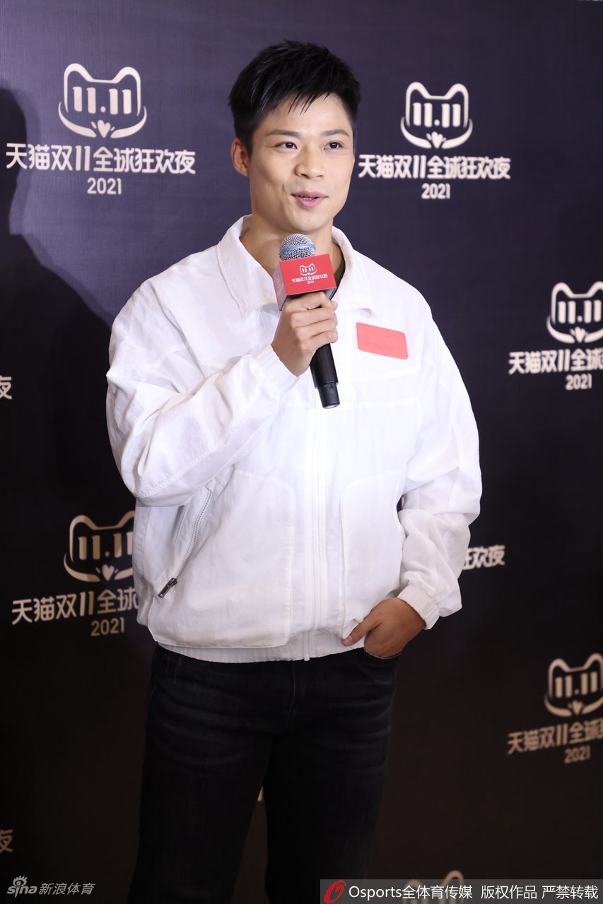 苏炳添现身双11狂欢夜 为冬奥送鼓励