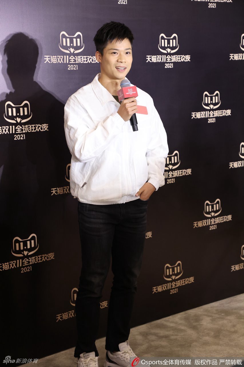 苏炳添现身双11狂欢夜 为冬奥送鼓励