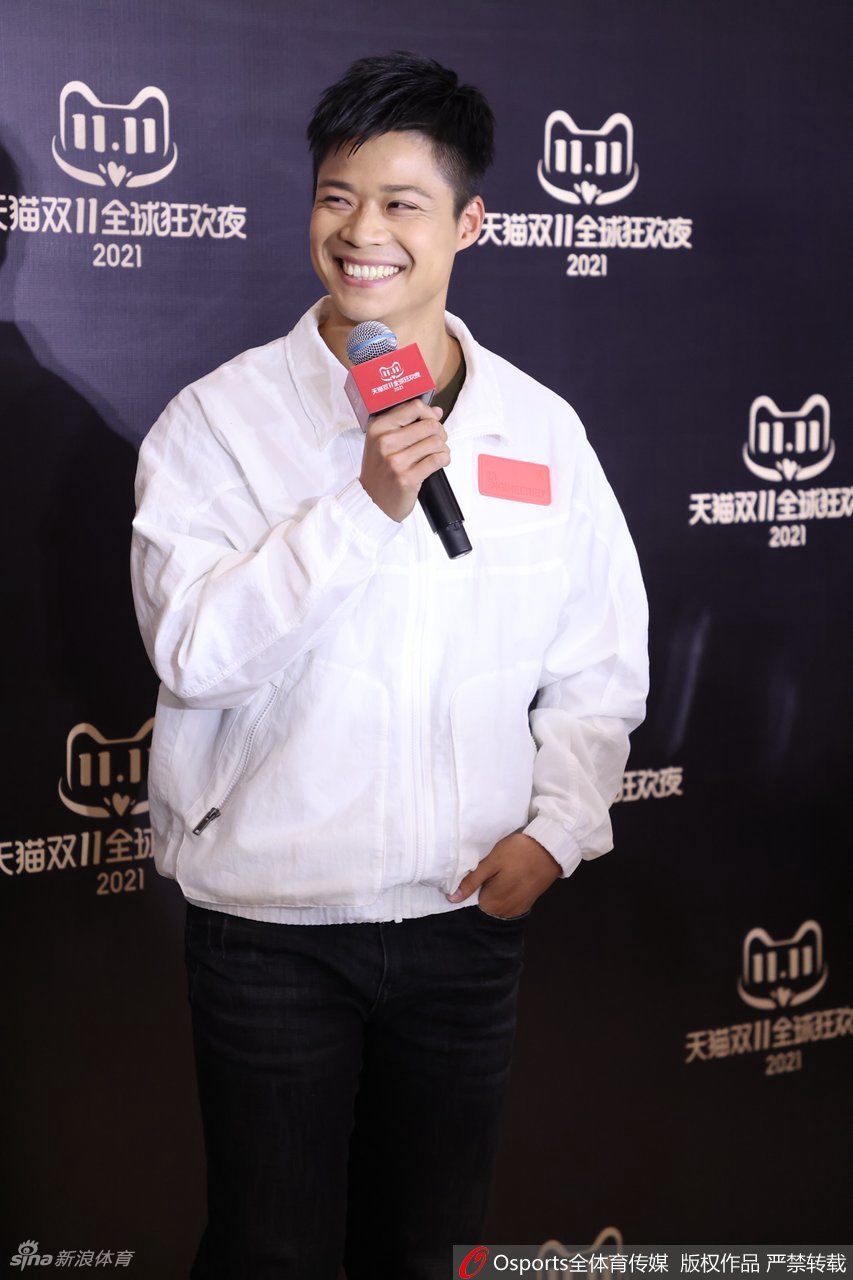 苏炳添现身双11狂欢夜 为冬奥送鼓励
