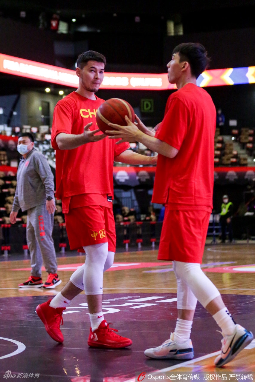 [男篮世预赛]中国男篮79比63战胜日本男篮